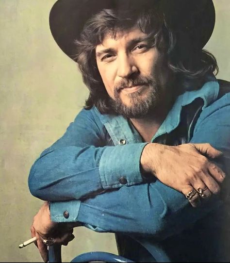 Waylon Jennings Quotes, Old Country Music, Best Country Music, Canadian Tuxedo, Waylon Jennings, Outlaw Country, Country Music Stars, Country Music Singers, Hood Ornaments