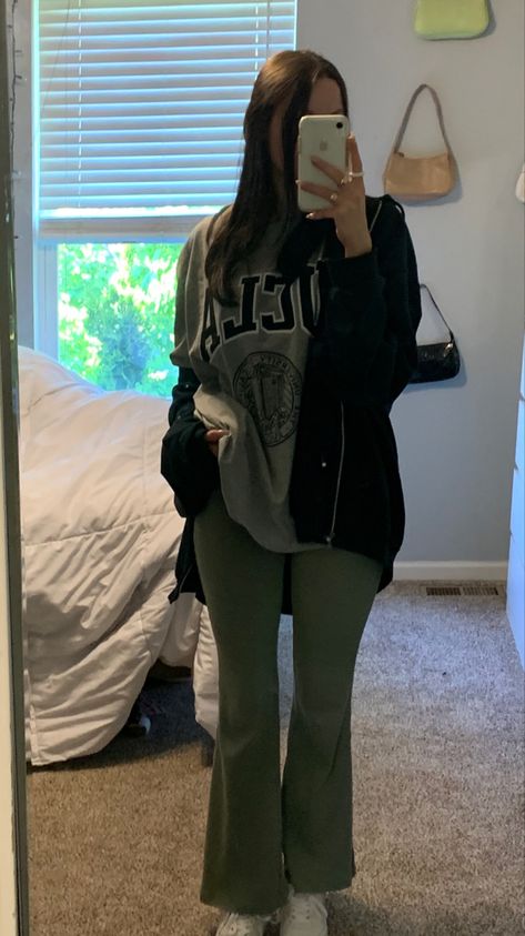 Oversized Shirt And Flare Leggings, Green Flare Leggings Outfit Aesthetic, Flared Green Pants Outfit, Flared Leggings And Oversized Shirt, Oversized Tshirt With Flared Pants, Yoga Pants And Tshirt Outfit, Baggy Tshirt Leggings Outfit, Flare Leggings Oversized Shirt, Flared Yoga Pants Outfit Midsize