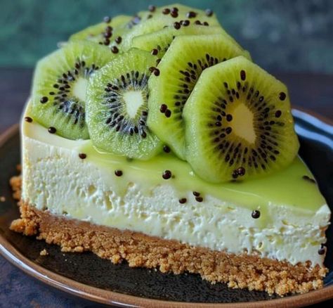 Kiwi Recipes Dessert, Kiwi Cheesecake, Thanksgiving Desserts Cake, Fun Thanksgiving Desserts, Oatmeal Raisin Cookies Chewy, Cheesecake Lovers, Homemade Soft Pretzels, No Bake Cheesecake, No Bake Treats