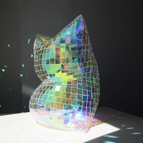 Slumped Plexiglass Pillows by Colin Roberts Refract Light like Dazzling Disco Balls | Colossal Saatchi Gallery, Colossal Art, Modern Crafts, Disco Balls, Sculpture Installation, Abstract Sculpture, Disco Ball, Miniature Painting, Aesthetic Room Decor