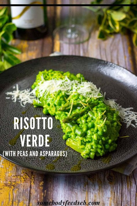 Creamy and decadent but equally healthy and nutritious - this Risotto Verde is a perfect vegetarian main or an appetizer to celebrate nature coming alive in spring! Packed full of green vegetables, this pea and asparagus risotto is vibrant in colour and bursting with flavours of spring greens. Green Risotto Recipes, Spring Pea Risotto, Green Pea Risotto, Green Risotto, Spring Risotto, Vegetarian Recipes Fancy, Green Dishes Recipes, Spring Main Dishes, Risotto Peas