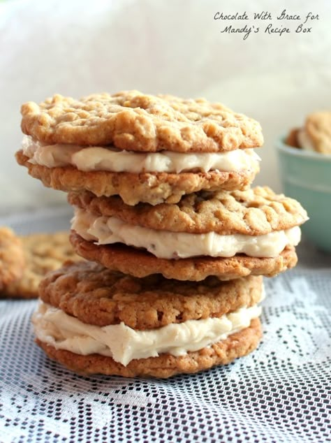 Oatmeal Sandwich Cookies, Maple Buttercream, Maple Recipes, Maple Syrup Recipes, Oatmeal Cream Pies, Buttercream Filling, Oatmeal Cookie, Syrup Recipe, Yummy Sweets