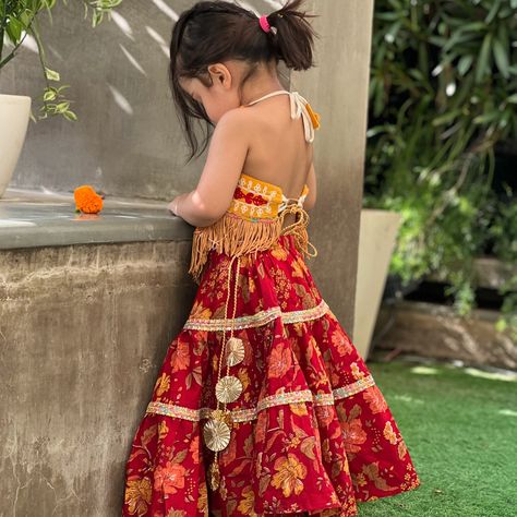 ✨ Elevate your little one’s festive look with our Rich Floral Thread Embroidered Green Halter Neck Blouse! Adjustable, comfortable, and beautifully adorned with dazzling laces – perfect for every celebration! 🎉 Explore at www.halemons.com #halemons #halemonskids #festiveseason #festive2024 #rakhioutfit #rakhi2024 #navratri2024 #rakhicelebration #ethnicwear #festivefashion #indianfestivewear #RakshaBandhan #KidsFashion #FestiveWear #SpecialOffer #ComfortAndStyle #Navratri #janmashtami2024 Embroidered Multicolor Dress For Navratri, Festive Resham Embroidered Dress For Navratri, Festive Resham Embroidered Tops For Navratri, Navratri Festival Multicolor Embroidered Dress, Sleeveless Embroidered Navratri Dress, Halter Neck Blouses, Raksha Bandhan, Kids' Fashion, Halter Neck