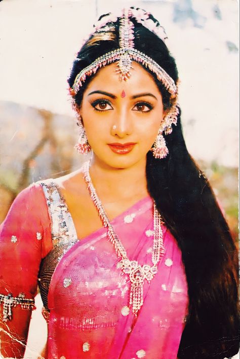 Sri Devi, Retro Bollywood, Hindi Actress, Vintage Bollywood, Bollywood Girls, Bollywood Actors, Beautiful Saree, India Beauty, Vintage Beauty