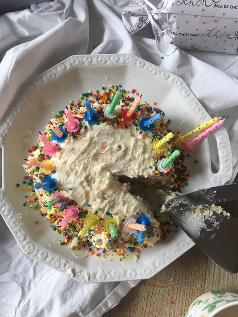 dreamy aesthtic birthday cake/ buttercream cake with sprinkles/ vegan birthdaycake Birthday Cake Sprinkles, Sprinkle Birthday Cake, Dreamy Birthday, Birthday Cake Buttercream, 23 Bday, Bday Brunch, Cake With Sprinkles, Round Birthday Cakes, Sprinkles Birthday Cake