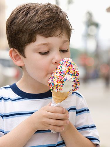 True or False? #Icecream is a great treat to give your #kids this #summer. #family #health Summer Foods For Kids, Summer Food Kids, Foods For Kids, Lunch Foods, Ice Cream Kids, Healthy Food Habits, Summer Foods, Ice Cream Day, Eating Ice