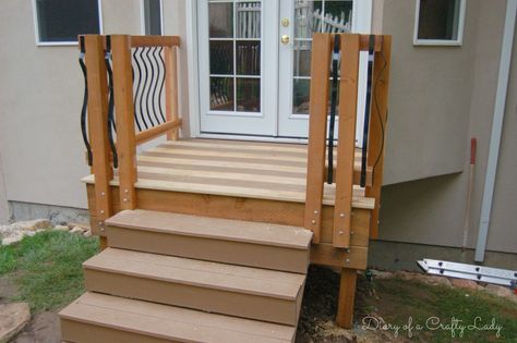 small deck steps - Google Search Small Backdoor Deck, Backdoor Steps, Patio With Steps, Wooden Pool Deck, Floating Deck Plans, Small Stairs, Patio Redo, Cabin Projects, Building A Stone Wall