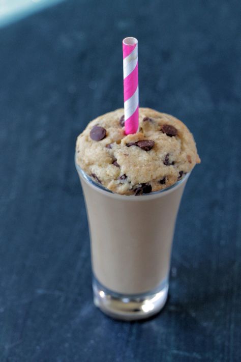 I'm obsessed with drinking Dough Ball cookie dough whiskey. There are so many delicious cocktail recipes that you can make with this spirit. I'm so glad I found this resource with over 20+ cocktail, mixed drink, and shot recipes. Cookie Dough Whiskey, Whiskey Mixed Drinks, Whiskey Ice Cream, Whiskey Drinks Recipes, Easy Cookie Dough, Shooter Recipes, Homemade Peanut Butter Cookies, Kahlua Coffee Liqueur, Whiskey Recipes