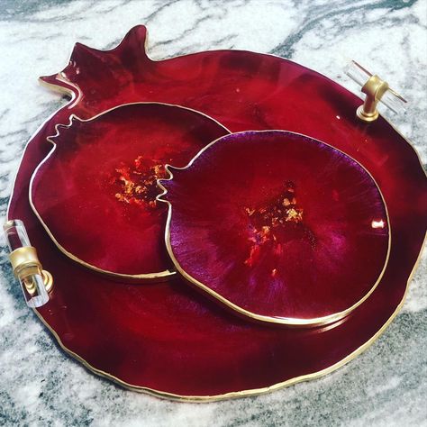 Lovely detailed pomegranate tray set with gorgeous red colours and gold leaves in the middle Coster Resin Ideas, Diy Resin Painting, Resin Dish, Ceramic Pomegranate, Resin And Wood Diy, Crockery Design, Pomegranate Design, Diy Doll Miniatures, Diy Resin Projects