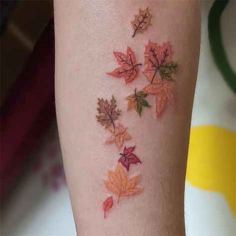 Colored Leaf Tattoo, Fall Tattoos For Women, Japanese Maple Tattoo, Japanese Maple Leaf Tattoo, Falling Leaves Tattoo, Simple Leaf Tattoo, Autumn Tattoo Ideas, Autumn Leaves Tattoo, Leave Tattoo