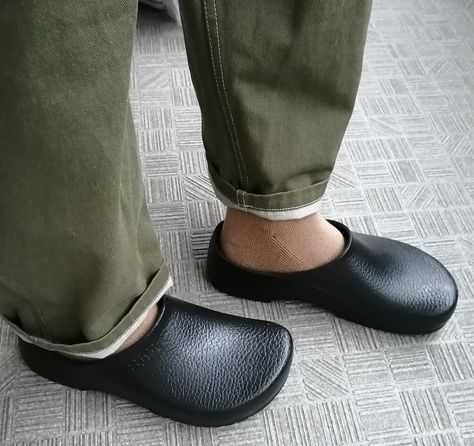 Birkenstock Super Birki Outfit, Super Birki Clog Outfit, Crocs Dylan Clog Outfit, Men Birkenstock Clogs, Dylan Clog Crocs, Birkinsoks Clogs, Super Birki Clog, Men’s Clogs, Socks And Clogs