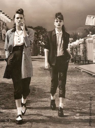 Forbidden History, Greaser Girl, 1950s Girl, Mode Rockabilly, Fashion Eras, Rockabilly Mode, Erwin Olaf, Girls Gang, Teddy Girl