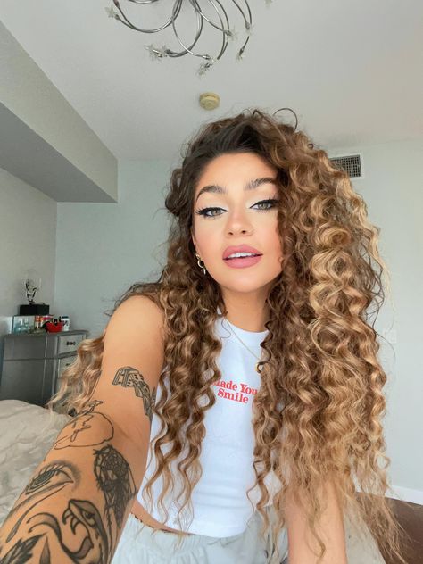 Andrea Russett Hair, Andrea Russett Tattoo, Andrea Russett, Foto Ideas Instagram, Songs To Sing, Retro Aesthetic, Face Claims, Hair Looks, Dreadlocks