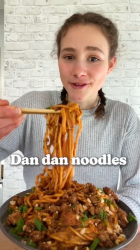 vegansvillage on Instagram: VEGAN DAN DAN NOODLES 🍜 By @fitgreenmind Dan Dan noodles are a popular dish in sichuan in China. The noodles are covered in a creamy,… Maya Vegan Recipes, Tofu Crumbles, Dan Dan Noodles Recipe, Vegetarian Asian, Dan Dan Noodles, Sesame Paste, Vegan Noodles, 5 Spice, Pasta Water