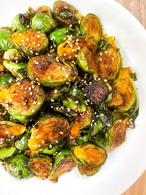 Gochujang Soy Brussels Sprouts Brussel Sprouts Appetizer, Asian Brussel Sprouts, Gochujang Recipe, Fried Brussel Sprouts, Love Korean, Sprouts Recipe, Spicy Korean, Sprout Recipes, Brussels Sprouts Recipe