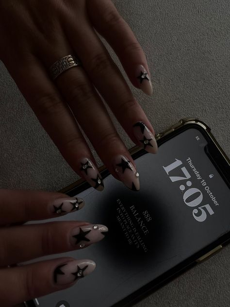 Weeknd Nail Art, Gothcore Nails, Xo Nails Design The Weeknd, Drake Concert Nail Ideas, Tate Mcrae Nails Ideas, Tate Mcrae Nails, The Weeknd Nails Design, Black Nails With Stars, Black French Tip Nails Almond