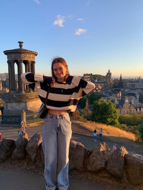 Scotland Summer Outfits, Scotland Clothes, London Trip Outfit, Scotland Girl, Pose Inspo Instagram, Scotland Outfit, Summer In Ireland, Trip Outfit Summer, Ireland Girl