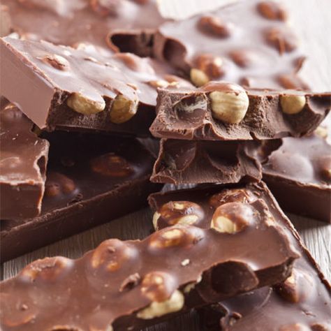 Hazelnut Bark, Chocolate Bark Recipe, Healthy Candy, Chocolate Dishes, Hazelnut Chocolate, Carob Chips, Bark Recipe, Cookie Bar Recipes, Chocolate Bark