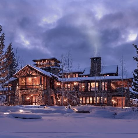 Big Winter Sky in Montana ~.~ Montana Lodge, Luxury Chalet Interior, Montana Winter, Cozy Houses, Sky Home, Big Sky Montana, Vacation Cabin, Adventure Hiking, Winter Cabin