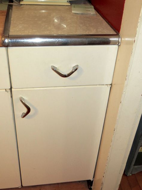 1950s Metal Kitchen Cabinets, Metal Kitchen Cabinets Makeover, Vintage Metal Kitchen Cabinets, Refurbished Kitchen Cabinets, Painting Metal Cabinets, Youngstown Kitchen, Cabinet Restoration, Vintage Metal Cabinet, Metal Kitchen Cabinets