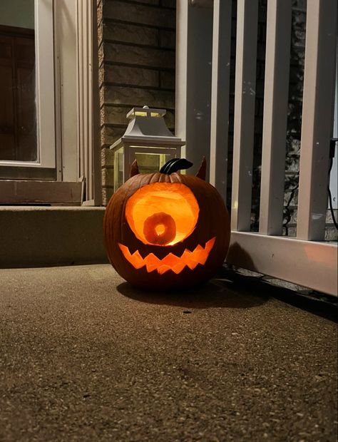 #easypumpkincarvingidea #halloweenpumpkins #pumpkincarvingideas #easydiycrafts Mike Wazowski Pumpkin Carving, Mike Wazowski Pumpkin, Mike Wazowski, Halloween Pumpkins Carvings, Easy Diy Crafts, Pumpkin Carving, Halloween Pumpkins, Pumpkins, Carving