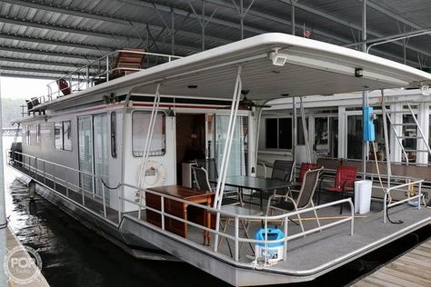 Floating House Design, Pontoon Houseboat, House Boats For Sale, Luxury Houseboats, Castle House Design, Boat House Interior, Houseboat Living, Cinder Block Walls, Boat Pictures