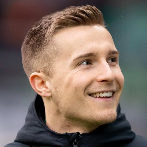 Johannes Eggestein, German footballer Ww2 Haircut, German Haircut, Gents Hairstyles, Pompadour Haircut, St Pauli, Rough Trade, Mens Haircuts, Men's Hairstyles, Men Hair