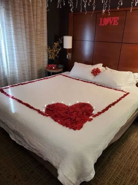 Room Decor For Romantic Night, Wedding Couple Room Decoration, Room Decor Bedroom Couple Romantic, Romantic Room Decoration For Him, First Night Room Decoration Romantic, Hotel Valentines Day Room, Romantic Valentines Day Ideas Bedroom, Romantic Bedroom Decor For Anniversary, Wedding Bedroom Decoration Romantic