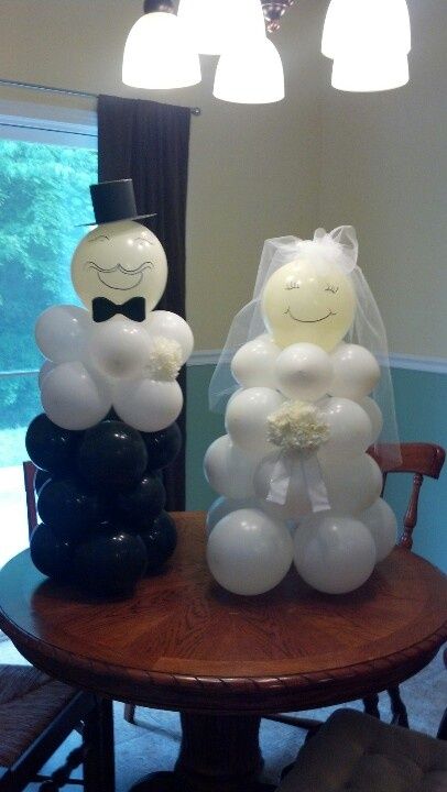 Balloon centerpiece Bride And Groom Shower Decorations, Groom Party Decorations, Wedding Shower For Bride And Groom, Wedding Shower For Groom, Groom Shower Decorations, Groom Shower Ideas Decorations, Groom To Be Decoration Ideas, Groom Shower Games, Couple Shower Decorations