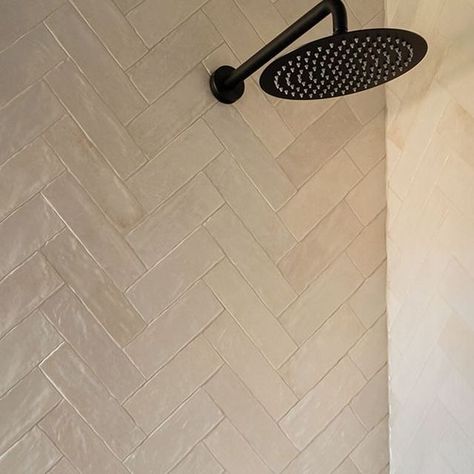 Ceramic Decor on Instagram: "Warm tones + Herringbone 🤩  Tile: La Riviera Wheat 2.5x8  #bathroominspiration  #showertile  #herringbonetile  #homeinspo  #bathroomdesign" Beige Herringbone Tile Bathroom, Bathroom Fishbone Tiles, Harringbone Tile, Double Herringbone Tile, Herringbone Wall Tile, Herringbone Tile Bathroom, Double Herringbone, Herringbone Kitchen, Main Bathroom Ideas