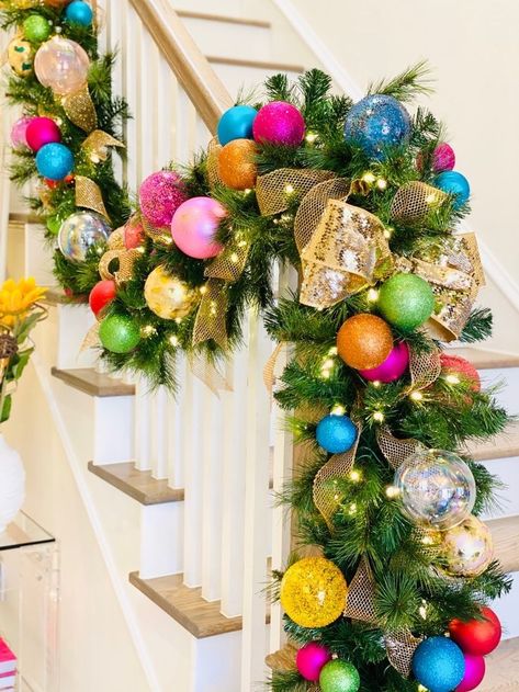 Colorful Christmas Garland, Christmas Banister, Christmas Garland Mantle, Colorful Christmas Decorations, Southern Christmas, Tree Inspiration, Preppy Christmas, Christmas Tree Inspiration, Bright Christmas