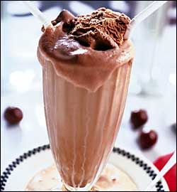 Inside I REALLY want this... Chocolate Shake Recipe, Malt Recipe, Steak N Shake, Ideal Protein Diet, Chocolate Shakeology, Ideal Protein Recipes, Chocolate Malt, Ideal Protein, Chocolate Shake