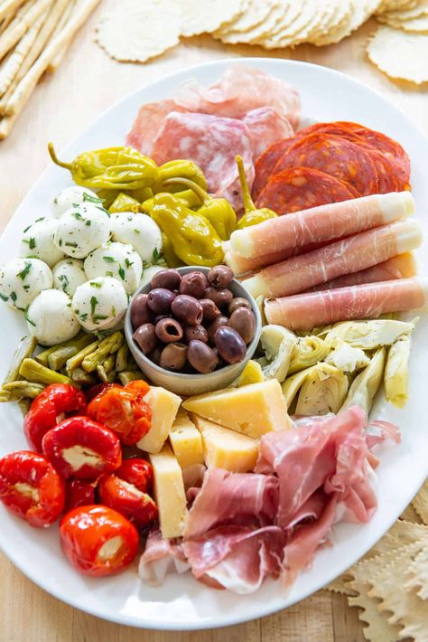 Antipasto Platter - How to Arrange One for Parties and Holidays! #antipasto #antipastoplatter #charcuterie #partyfood #holiday Antipasto Platter Italian, Antipasto Tray, Antipasto Recipes, Antipasti Platter, Italian Antipasto, Italian Dinner Party, Antipasto Salad, Mozzarella Recipes, Antipasto Platter