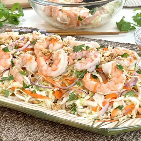 Vietnamese Shrimp Salad (Goi Tom) Salads With Meat, Vietnamese Shrimp, Vietnamese Salad, Vietnamese Noodle Salad, Meal Salads, Salad Roll, Shrimp Salad Recipe, Sushi Bowl Recipe, Garlic Butter Pasta