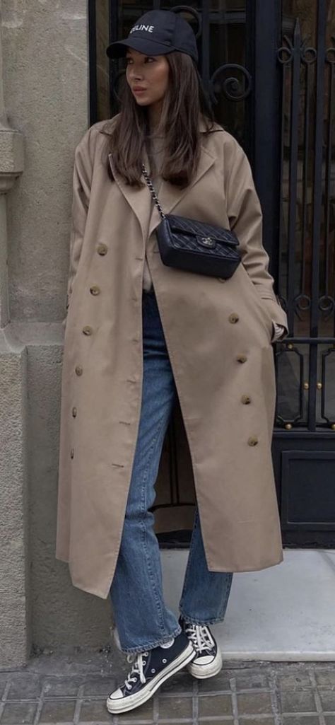 Long Coat Outfit Summer, Pastel Ootd, Street Couture, Long Coat Outfit, Outfits Everyday, Coat Outfit, Chuck 70, Coat Outfits, Style Tips