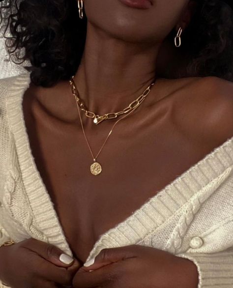 Gold Jewelry On Black Skin Girl, Seven Days In June, Dorothy Dandridge, Black Femininity, Fashion Project, Jewelry Lookbook, Gold Necklaces, Real Style, Cozy Knit