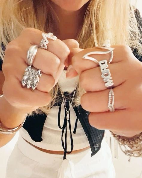 Stockholm Jewelry, Stockholm Stil, Stockholm Style, Victoria Secret Angels, Stockholm Fashion, Stacked Jewelry, Jewelry Lookbook, Scandi Style, Girly Jewelry