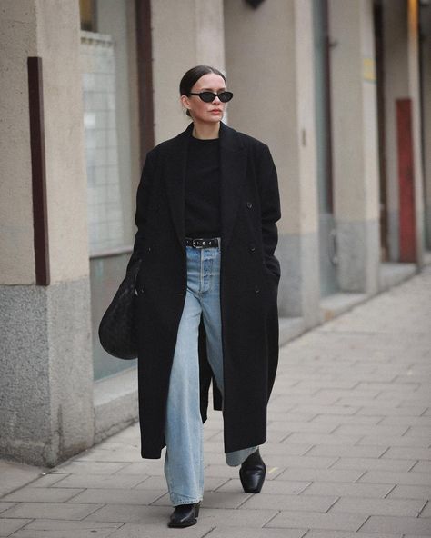 Belted Coat Outfit, Long Black Coat Outfit, Normcore Outfits, Caroline Blomst, Coat Outfit Ideas, Black Coat Outfit, Studded Belts, The Round Up, Long Coat Outfit