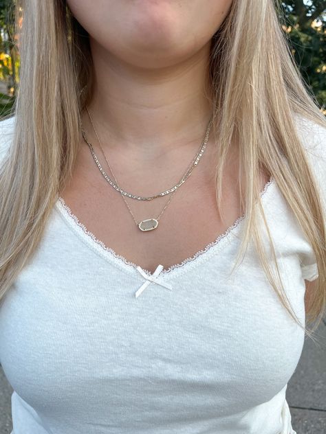 Layering Kendra Scott Necklaces, Kendra Scott Elisa Necklace, Elisa Necklace, Kendra Scott Necklace Elisa, Girly Bracelets, Necklace Aesthetic, Kendra Scott Elisa, Kendra Scott Necklace, Vanilla Girl