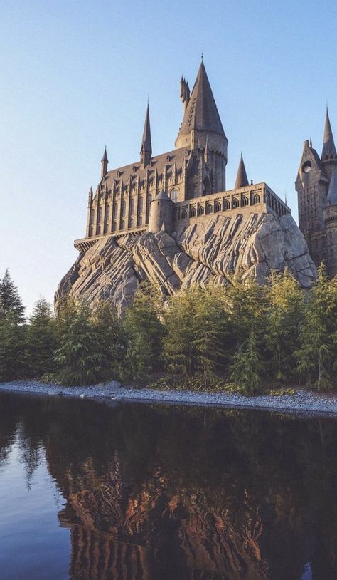 Milicacore Aesthetic, The Black Lake Harry Potter, Hogwarts Outside, Hogwarts Black Lake, Black Lake Harry Potter, Hogwarts Lake, Wallpaper Hogwarts, Hogwarts Wallpaper, Harry Potter Wall