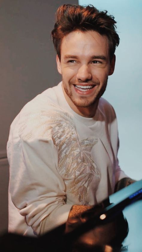 Liam Payne Black And White Aesthetic, Liam Black And White, Liam Payne 1d, Liam Payne Photos, Liam Payne Aesthetic Cute, Liam Payne Aesthetic Wallpaper, Liam Payne Black And White, Liam Payne Smile, Liam Payne Smiling