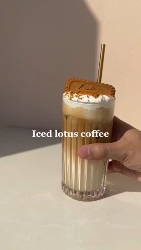 SALEONLY_DE on Instagram: "Ikeahack 🤞🏼 Anzeige-" Iced Coffee Easy, Biscoff Latte, Sweet Drinks Recipes, Soft Drinks Recipes, Homemade Iced Coffee, Coffee Recipes Starbucks, Iced Drinks Recipes, Cold Coffee Recipes, Easy Coffee Recipes