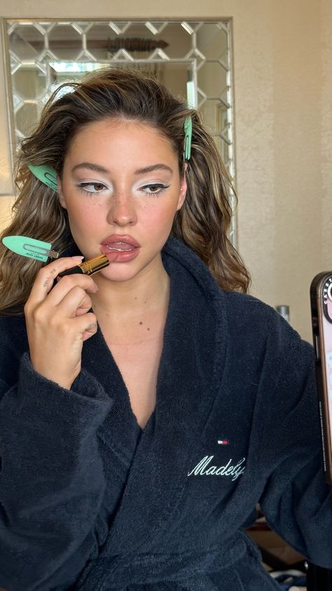 Madelyn Cline Met Gala 2024, Madelyn Cline Met Gala, Makeup For White Skin, Madeline Cline Makeup, Ethereal Look, 2002 Makeup, Madelyn Cline Makeup, Beauty Queen Makeup, Madelyn Cline Aesthetic