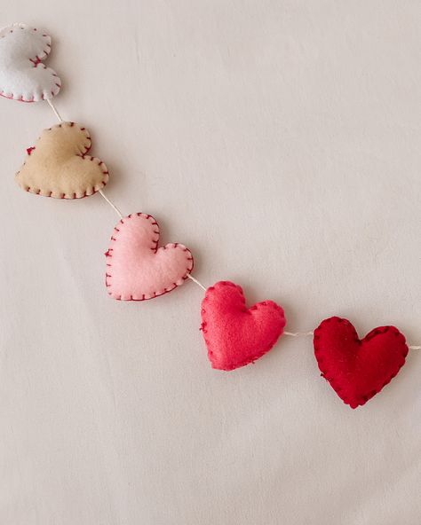 Valentines heart garland Felt heart garland with 10 hearts  Approx 90cm  Perfect for decorating this Valentine's Day.  Happy Valentines!  Iris & Athena  @irisandathenaco Love Heart Garland, Heart Felt Garland, Cricut Felt Garland, Felt Valentines Garland, Felt Valentines Crafts, Fabric Heart Garland, How To Make Felt Garland, Aesthetic Felt Crafts, Valentine's Day For Kids