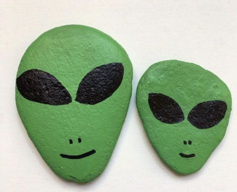 Cho Ku Rei Symbols, Alien Hand, Cho Ku Rei, Diy Rock Art, Green Alien, Gouache Paint, Rock Painting Ideas, Stone Art Painting, Happy Stones