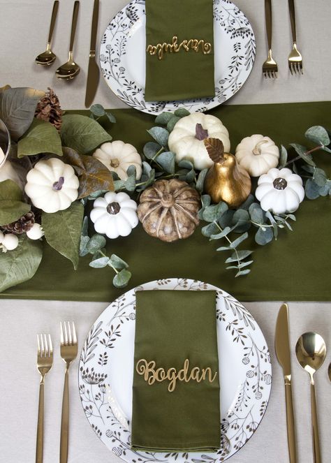 THANKSGIVING TABLESCAPE: OLIVE GREEN & GOLD THEME Olive Green Decor, Thanksgiving Dinner Table Setting, Thanksgiving Dinner Party, Table Runner Diy, Thanksgiving Dinner Table, Thanksgiving Tablescape, Green Tablecloth, Dinner Table Setting, Fall Thanksgiving Decor