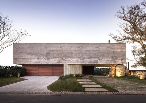 51 Brutalist House Exteriors That Will Make You Love Concrete Architecture Concrete House Exterior, Brutalist House, Concrete Houses, Concrete Architecture, Concrete Home, Minimalist House Design, Concrete House, Brutalist Architecture, Design Exterior