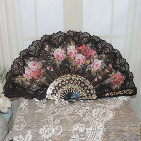 Pericon Hand Painted Large Flamenco Fan Spanish Fans Flamenco, Handheld Fan Aesthetic, Spanish Accessories, Versailles Aesthetic, Vintage Wedding Cupcakes, Flamenco Fan, Fan Aesthetic, Spanish Fan, Antique Fans