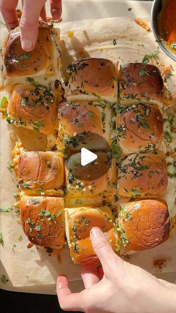 Tieghan Gerard on Instagram: "Pull Apart Buffalo Chicken Dip Sliders. Did a quick poll on stories and it turns out most of us watch the Super Bowl for the food. I’m here for that (: These are super easy and delicious - cheesy on the inside with saucy buffalo chicken + toasted buns w/garlic butter. YUM. Yum. 

1 cup cooked shredded chicken
1/2 cup buffalo sauce
1/2 cup fresh cilantro, chopped 
2 tablespoons chopped fresh chives
2 teaspoons dried parsley
1 teaspoon dried dill
2 tablespoons chopped green onions
1 package dinner rolls, halved lengthwise
1/2 cup ranch dressing 
2 cups shredded Cabot cheddar cheese
1-2 jalapeños, sliced 
2 tablespoons butter
2 tablespoons chopped parsley
1 clove garlic, grated 
 
1. In a bowl, combine the chicken, buffalo sauce, cilantro, chives, green onions, p Buffalo Chicken Dip Sliders, Chicken Buffalo, Cheddar Dip, Tieghan Gerard, Dried Dill, Garlic Spread, Dried Parsley, Chicken Dip, Super Bowl Sunday