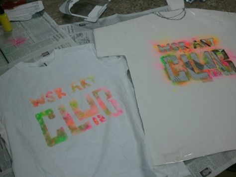 5 Steps to Making your Art Club a Success! | The Art of Ed Spirit Club Ideas, Art Club Tshirt Design Ideas, Spray Paint Shirt, Club Tshirts, Art Club Projects, Arts Club, Education University, Art Articles, Classroom Art